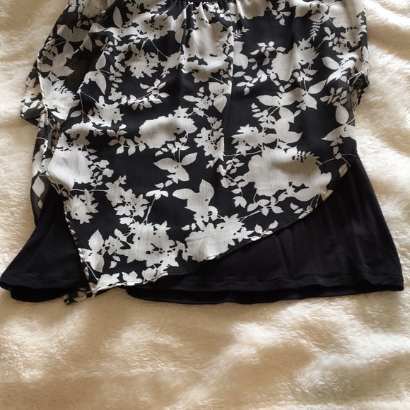 Ladies AB Studio size L flowy top - Picture 3 of 5